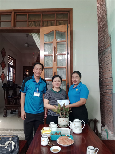 Tánh Linh thăm và tặng quà cho nữ bị bệnh hiểm nghèo nhân dịp Tết nguyên đán Giáp Thìn 2024
